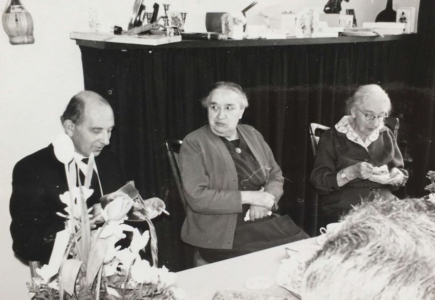 1964 Dr. Wassenburg, Oma en moedertje.jpg