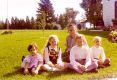 04b Lisa, Debbie, Roel, John and Michael 1977-3.jpg