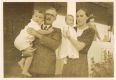 14 Eddie en Betty met ouders Robertson 5 mei 1944.jpg